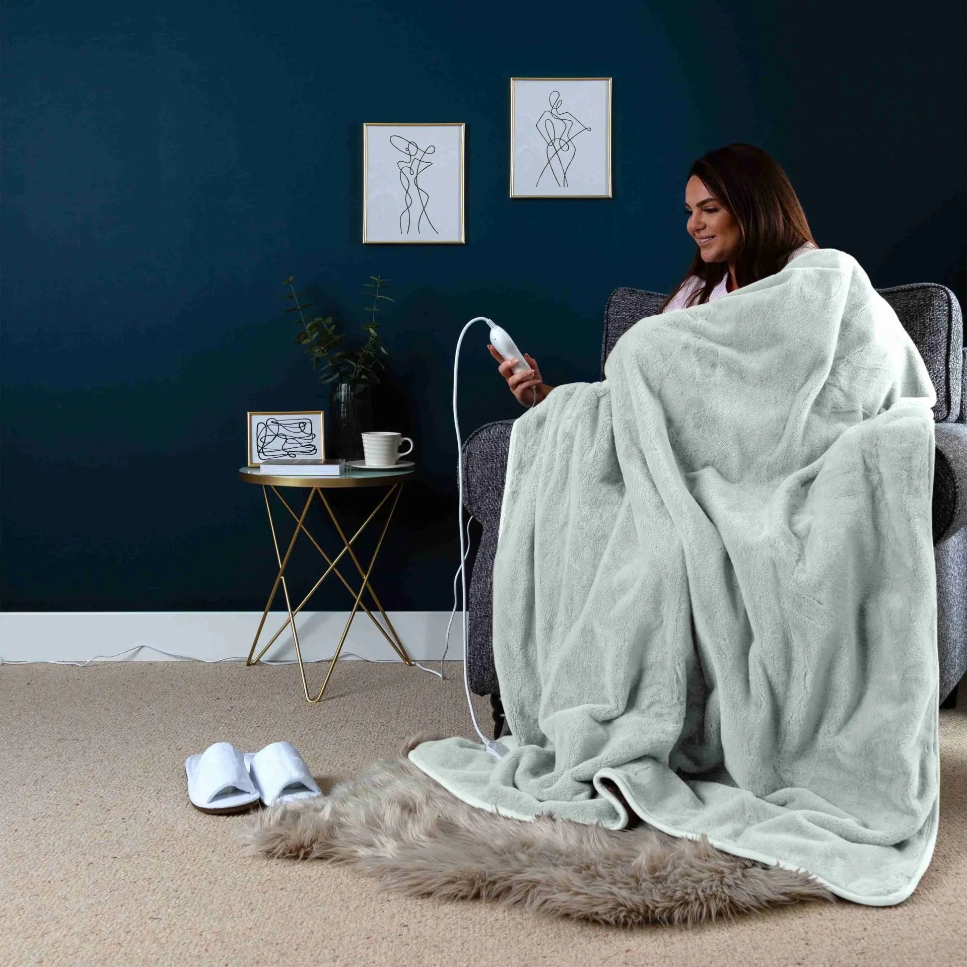 Elegantly Warm Luxury Heated Throw Slumberdown